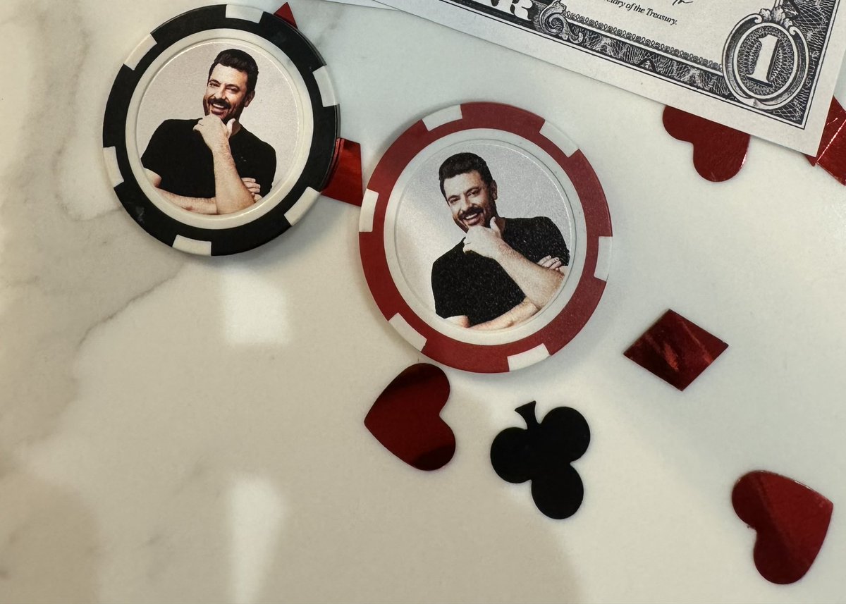 ChrisYoungMusic's tweet image. My friends/family surprised me with a Vegas themed Birthday party! Love y’all! #NashVegas