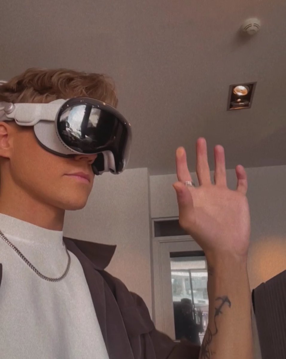 guess what the first thing I did with the Apple Vision Pro on