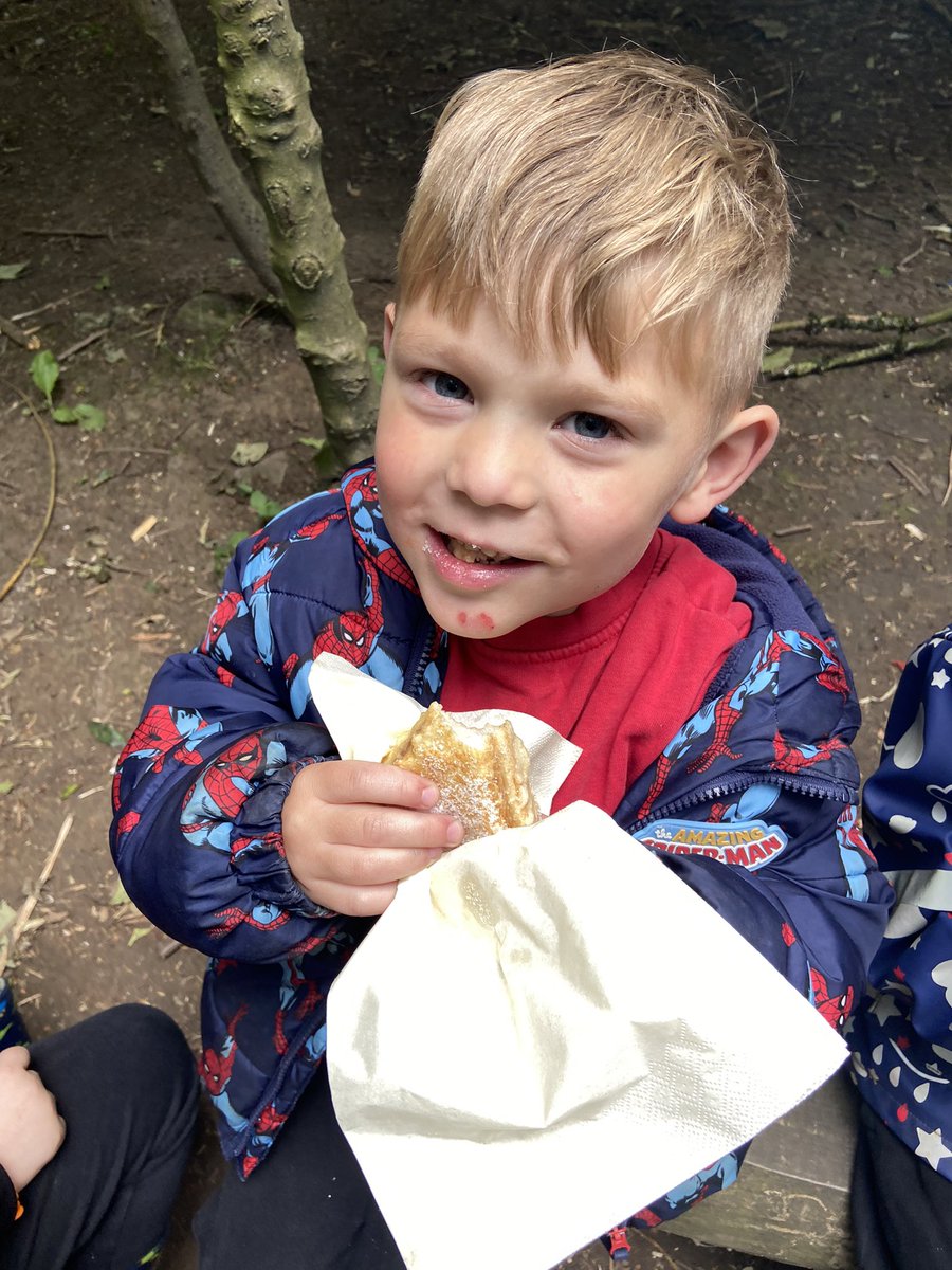 carolin17428620's tweet photo. Today Reception class made ‘campfire doughnuts’. They were the BEST and tasted just like the ones at the seaside. A huge thumbs up from us 👍🏼
@AlthorpeKeadby https://t.co/V3fqMKGu3X