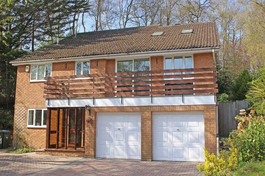 Rishi Sunak's poor childhood home with 6 bedrooms and a gym.

Oh how he suffered, there isn't even a helipad, never mind a helicopter.