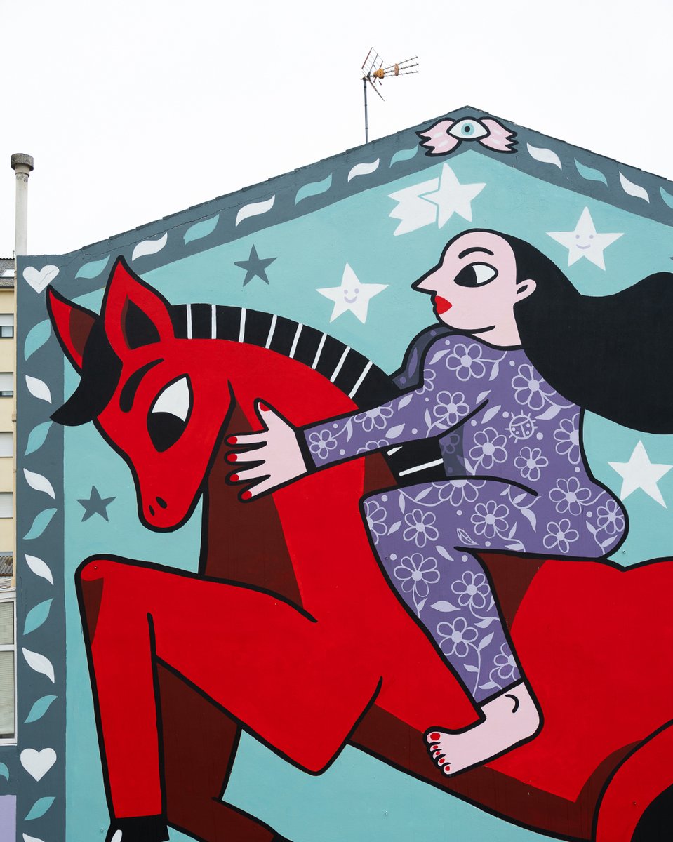 🐎 “A Diosa Epona no inframundo”, de @AmaiaArrazola 📍 Rúa Vila de Coristanco, 12

Epona é a deusa celta dos cabalos, a fertilidade e a natureza. Este mural é un recordatorio da nosa vulnerabilidade ao mesmo tempo que unha celebración.

🌞 #Rexenera2024
🗺 rexenerafest.gal/mapa