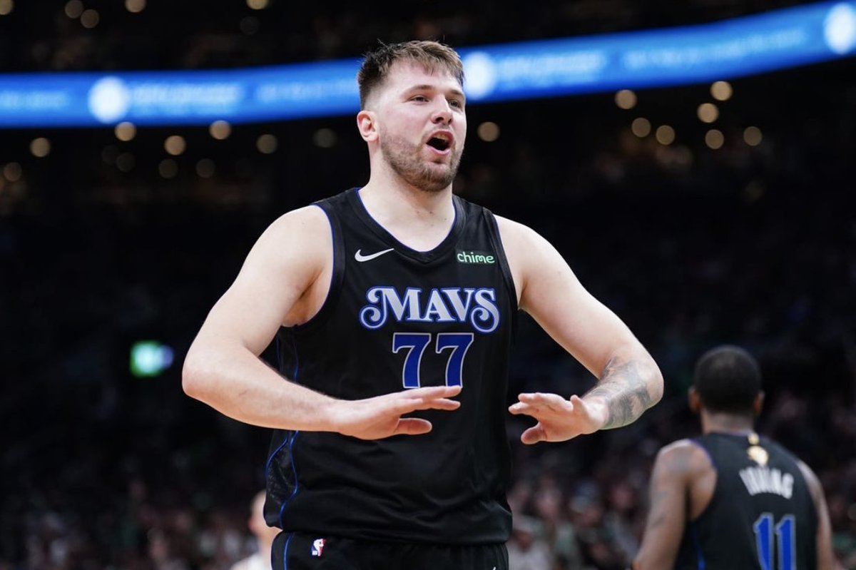 Deadspin tweet media