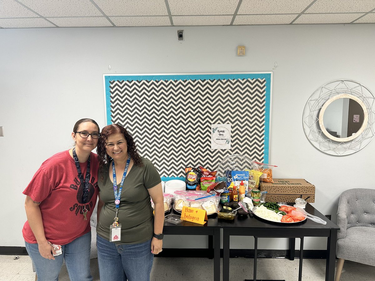sgonzalez1010's tweet photo. Everyone needs a Mrs. Vital in their life! She provided a sandwich bar for us today! We certainly were well fed so we can give our scholars all of our energy for summer camp! @AldineES_Summer #campescamilla #chooseyourdestination https://t.co/e5pEPd8nds