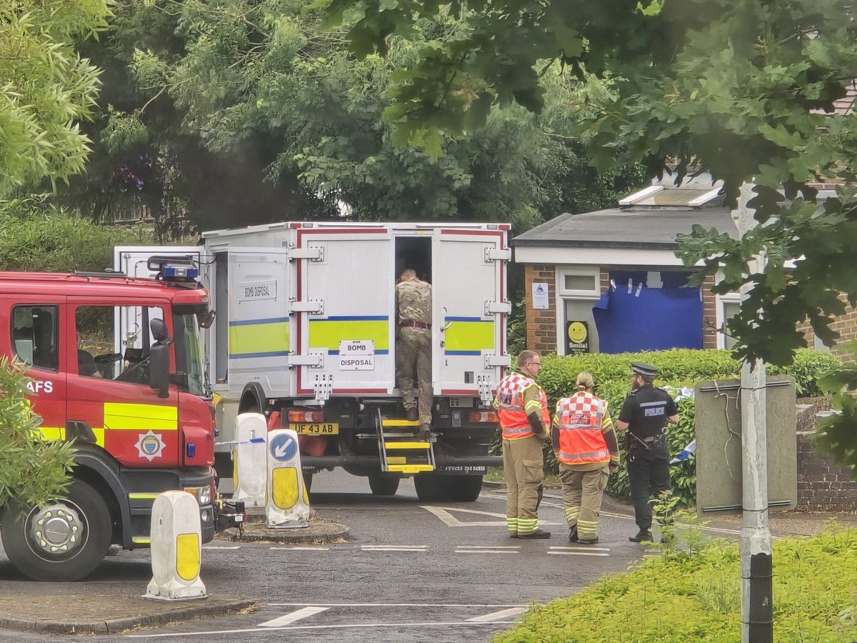 aoifentually's tweet photo. Bomb Disposal unit currently outside Jeremy Quinn's surgery in Horsham is worrying https://t.co/yHauofsIHM