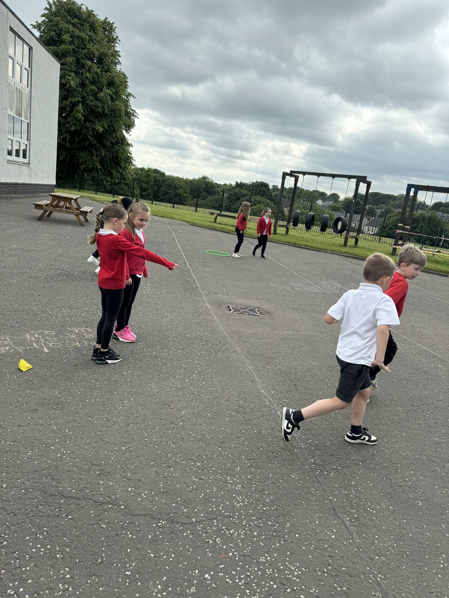 bpsMissDivers's tweet photo. We have been developing our ability to use the terms north, south, east &amp; west when giving directions. Today we led a partner to different areas of the playground using these terms! 🧭 https://t.co/KXpjVSOgB3