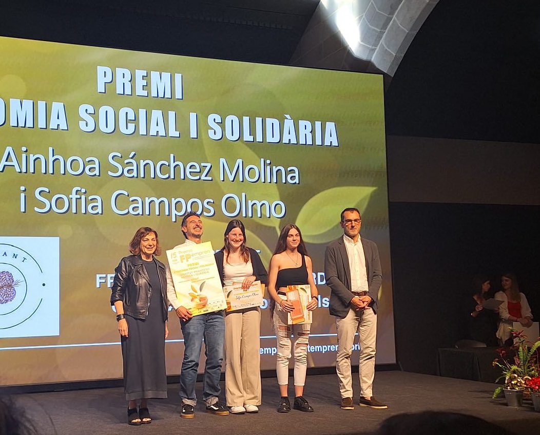 fundaciobcnfp's tweet photo. @NetmentoraCat @fabregaspere @LopezVicuBCN @InsMMP @Emaciasro @Lorena_Ventura_ @FPSantcugat @epnsdiputacio @ASENCAT @consorciedubcn @insffg_sjd @CETT_UB @gverdes @gespriu @Monlau_FP @iesteveterradas Premi Fabricació Intel·ligent&amp;Transformació Digital:entrega Lorenzo di Pietro&amp;Josep Soto @SepSoto 
✳️GM:@INSPoblenou
✳️GS:@epnsdiputacio
🤝Premi Economia Social i Solidària entrega @esterpujol,Andrés Nuñez Mir
✳️GM:@insffg_sjd
✳️GS:@SalvadorSegui
✳️GS:@epnsdiputacio https://t.co/Hx0z4mIqBa