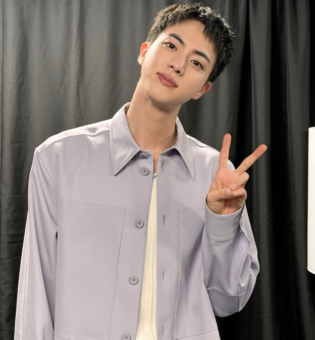 WONDERT4E's tweet photo. jin volvió más lindo y más tierno que nunca 😭💜 te extrañé tanto hermosooo https://t.co/CxUL0Qree9