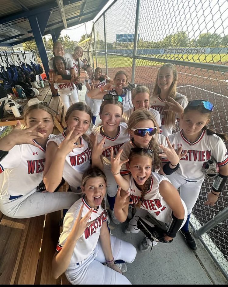 OPS_WestviewSB's tweet photo. Happy to take an extra moment to celebrate this game we love! 

We’re thankful everyday for this sport and all it gives us💙🧡

Happy #NationalSoftballDay https://t.co/d90lUbynx6