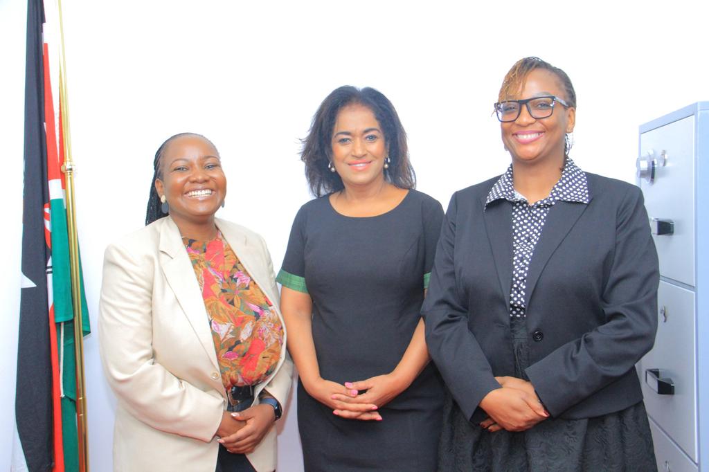EstherPassaris's tweet photo. Earlier today, I hosted a team from the HIVOS Sexual and Reproductive Health and Rights (SRHR) Fund to explore collaboration and partnership opportunities to support youth-led and youth-focused organizations, networks and movements. Kudos Limpo @limposwrites & Kuzdai @dzukkiee. https://t.co/KijLGdBphb