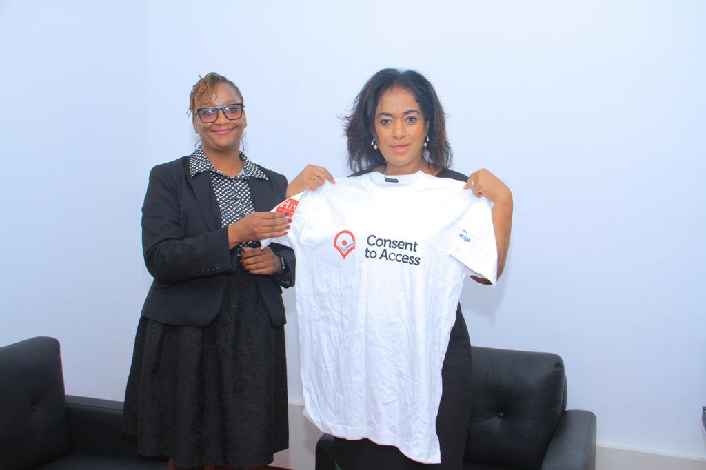 EstherPassaris's tweet photo. Earlier today, I hosted a team from the HIVOS Sexual and Reproductive Health and Rights (SRHR) Fund to explore collaboration and partnership opportunities to support youth-led and youth-focused organizations, networks and movements. Kudos Limpo @limposwrites & Kuzdai @dzukkiee. https://t.co/KijLGdBphb