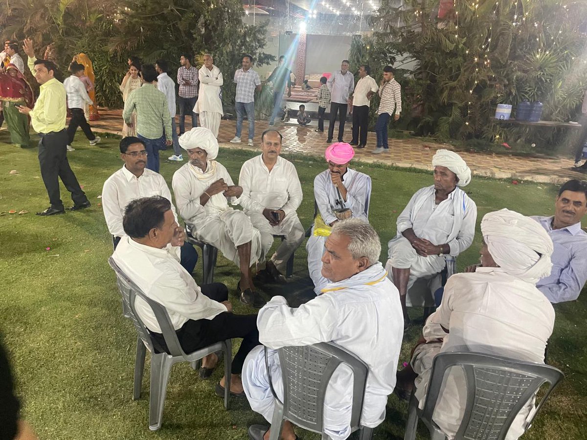 kcmeenainc's tweet photo. विधानसभा क्षेत्र देवली उनियारा में शादी समाहरोह के दौरान बड़े बुजुर्गों से विभिन्न विषयों पर चर्चा की । सभी का आभार व्यक्त किया ।
#kcmeena #uniara #Devali #tonk https://t.co/kYqdajvsXb