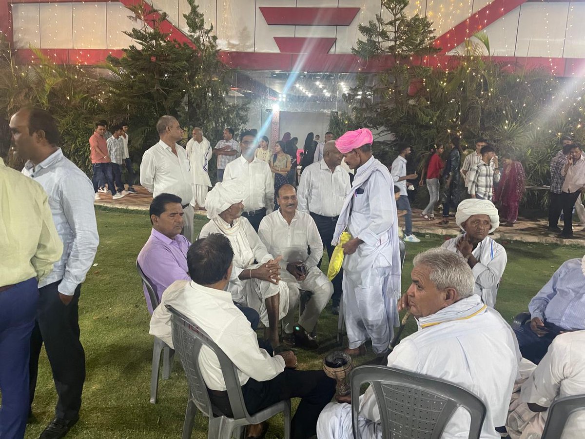 kcmeenainc's tweet photo. विधानसभा क्षेत्र देवली उनियारा में शादी समाहरोह के दौरान बड़े बुजुर्गों से विभिन्न विषयों पर चर्चा की । सभी का आभार व्यक्त किया ।
#kcmeena #uniara #Devali #tonk https://t.co/kYqdajvsXb