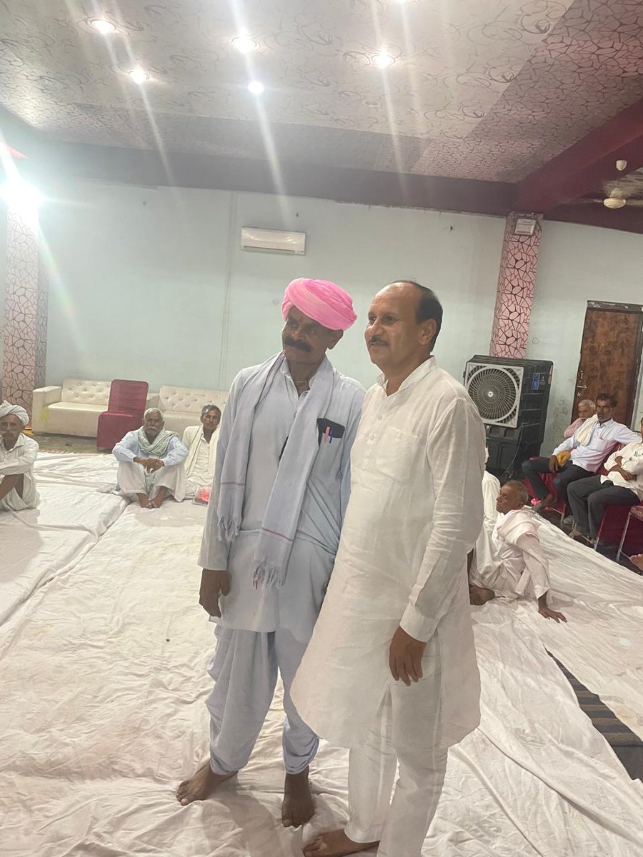 kcmeenainc's tweet photo. विधानसभा क्षेत्र देवली उनियारा में शादी समाहरोह के दौरान बड़े बुजुर्गों से विभिन्न विषयों पर चर्चा की । सभी का आभार व्यक्त किया ।
#kcmeena #uniara #Devali #tonk https://t.co/kYqdajvsXb