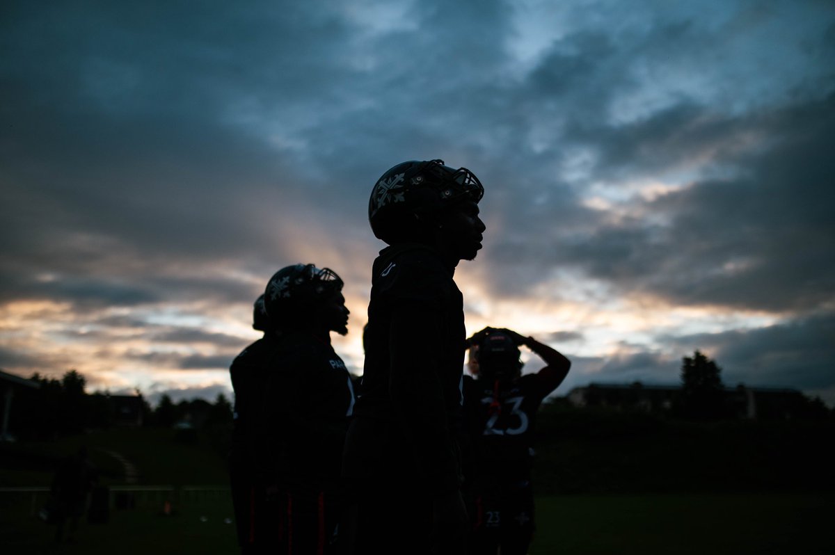 JulieSebadelha's tweet photo. Le club des Paris Musketeers, premier club français professionnel de football américain, a ouvert ses portes pour les suivre dans le début de cette deuxième saison en ligue Européenne.
🏈📸 @AFPphoto @parismusketeers https://t.co/poTVpK8Cjw