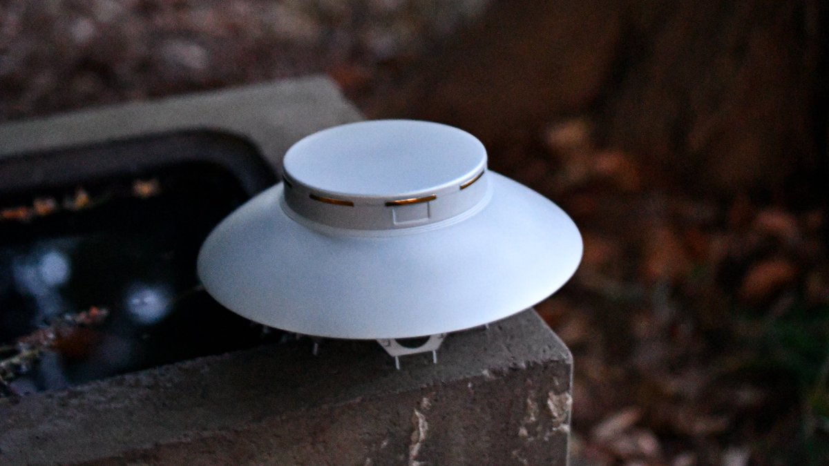 Tack424's tweet image. アトランティスモデル（旧オーロラ）『空飛ぶ円盤』完成しました。TVドラマ「The Invaders」（1967）に登場するUFOのモデルです。写真は神社の手水鉢に乗せて撮ったものが良い感じだったので、こちらで…
#AuroraPlasticmodel
#AtlantisModels