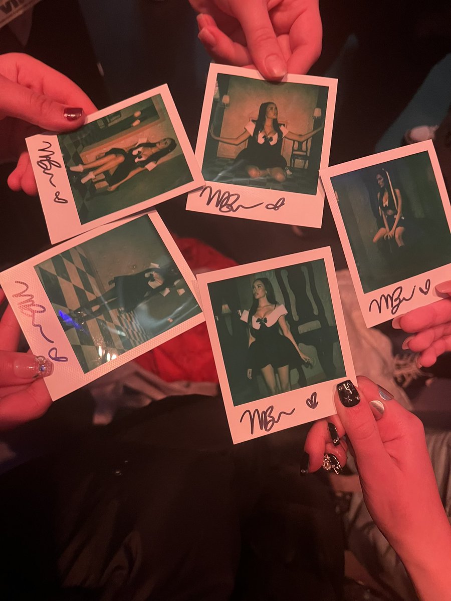 hrrytopia's tweet photo. amsterdam with my fav people 😭🥲  everyone who wrote on my flag thank you forever !!!!!!! #SpinninTourMemories https://t.co/LCYxKoNNpg