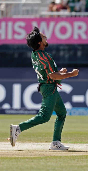 Tanzim takes a brillant reflex catch to dismiss Max O'Dowd!