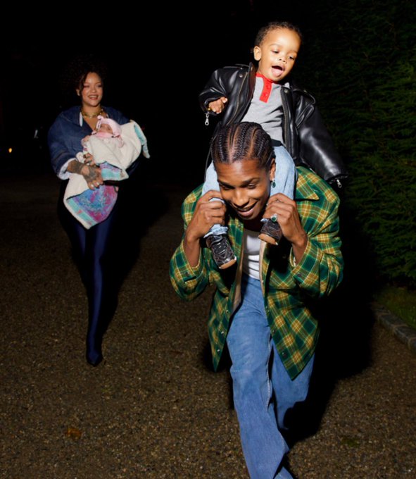 ChunRihStan's tweet photo. The Fenty-Mayers family https://t.co/1uaRJDil3b