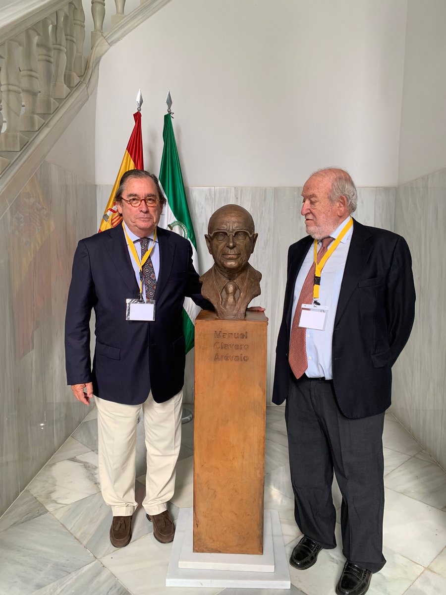 BufeteDLA's tweet photo. Nuestro socio director @rlamet invitado al acto de presentación del busto a D. Manuel Clavero Arévalo en el @ParlamentoAnd. Don Manuel tenía una especial vinculación tanto profesional como personal con el Bufete. https://t.co/3qx8dWKcr2