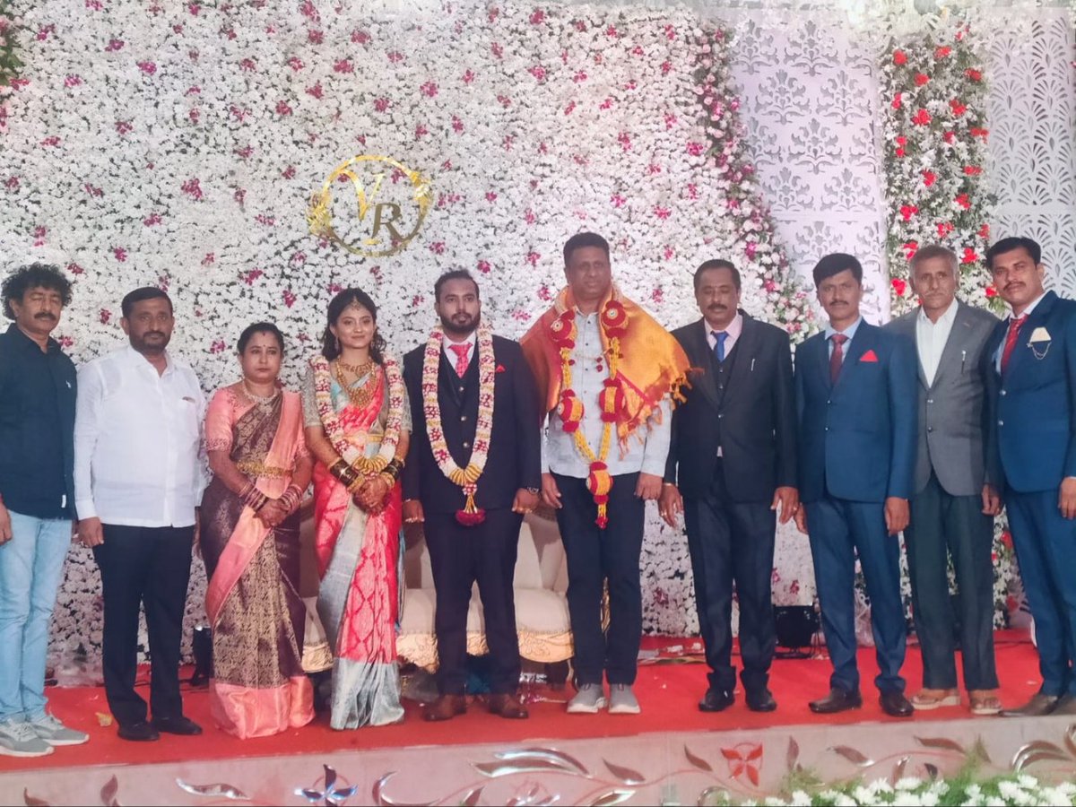 drmcsudhakar's tweet photo. ಪಕ್ಷದ ಮುಖಂಡರುಗಳ ಕುಟುಂಬದ ವಿವಾಹ ಕಾರ್ಯಕ್ರಮ ಗಳಲ್ಲಿ ಭಾಗಿಯಾಗಿ ನೂತನ ವಧು ವರರಿಗೆ ಶುಭ ಕೋರಿದೆ.
#drmcsudhakar #highereducation #Minister #karnataka #chintamani #ConstituencyEngagement #constituencydevelopment https://t.co/GUv41Se7B0