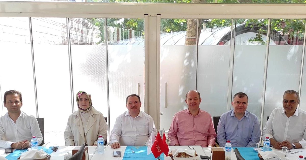 EyupsultanMem's tweet photo. 2023-2024 Eğitim-Öğretim Yılı Sene Sonu Müdürler Toplantısı, Kaymakamımız Sn. İhsan Kara, İlçe Millî Eğitim Müdürümüz Sn. Zeliha Yıldız, Şube Müdürlerimiz ve okul müdürlerimizin katılımıyla gerçekleştirildi.

📍Ensari Konağı https://t.co/L8lpKP9C63