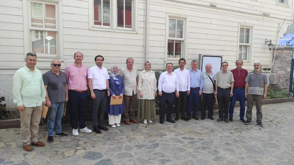 EyupsultanMem's tweet photo. 2023-2024 Eğitim-Öğretim Yılı Sene Sonu Müdürler Toplantısı, Kaymakamımız Sn. İhsan Kara, İlçe Millî Eğitim Müdürümüz Sn. Zeliha Yıldız, Şube Müdürlerimiz ve okul müdürlerimizin katılımıyla gerçekleştirildi.

📍Ensari Konağı https://t.co/L8lpKP9C63
