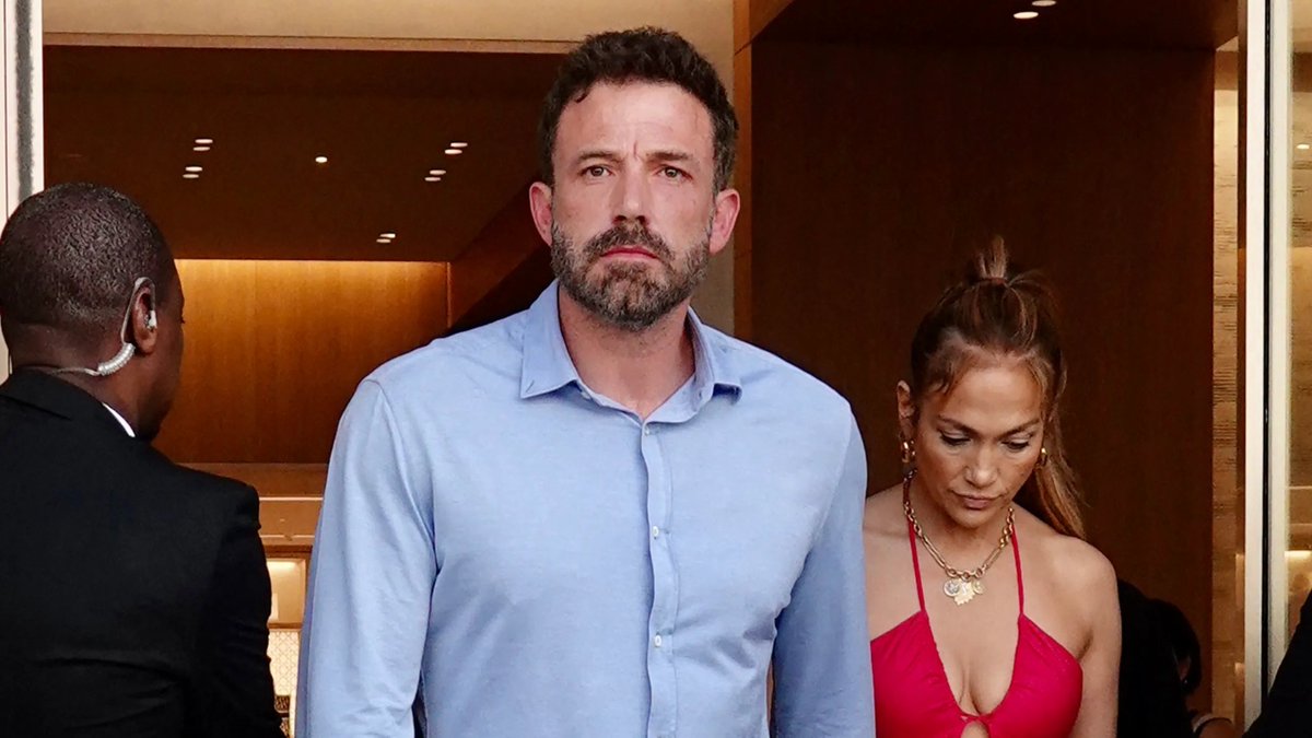 Roybattyforever's tweet photo. Hilo sobre la tortuosa relación de Ben Affleck con Jennifer López.

Comenzamos👇 https://t.co/NdJNZedEdD