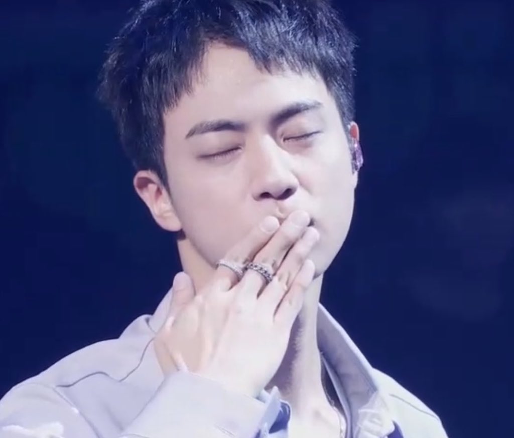 jmygmochis's tweet photo. ARMY POR SI SE PERDIERON EL LIVE DE JIN AQUÍ LES DEJO UN LINK DONDE PUEDEN VERLO. ❤️‍🩹

🔗( https://t.co/FqtLZbU0Yr)

RT PARA SALVAR VIDAS.💜

THANK YOU JIN
APOBANGPO BTS
JIN JIN JIN
BORAHAE BTS
WE LOVE YOU JIN 
WELCOME HOME JIN  
#MessageToJin 
#2024BTSFESTA
#BTS11thAnniversary https://t.co/anirHoCZ6U