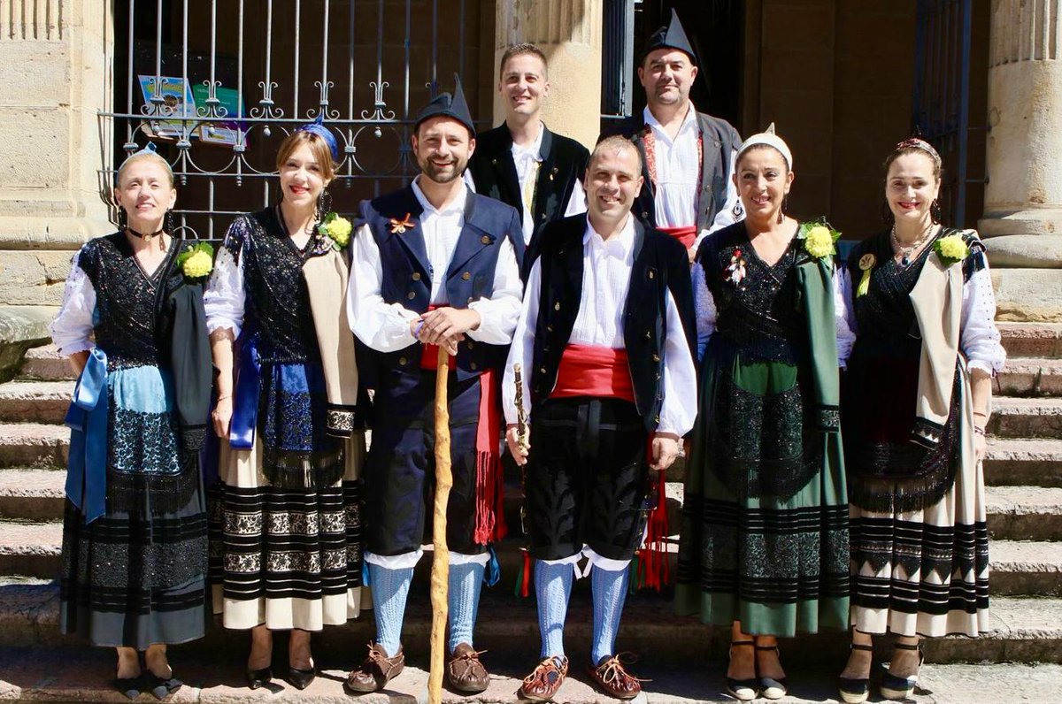 AlvaroQueipo's tweet photo. Hoy Cangas de Onís vive sus fiestas de San Antoniu y pude vivirlo, de la mano de Pepe y su equipo, con todos los cangueses. 

Espectacular. 
En todas las ocasiones, #Asturias 
💙💛💙 https://t.co/6kofcWKnCD