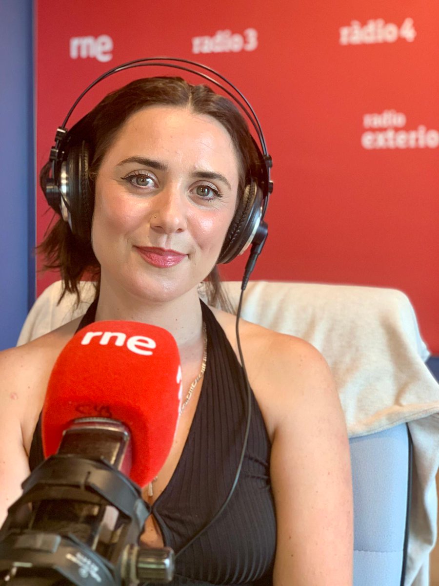 MetropoliRadio4's tweet photo. 🗣️:'Todo mi trabajo artístico viene a raíz de la muerte. Abrir horizontes siempre va a enriquecer en cualquier ámbito de la vida'
🎤 La cantant de música urbana #AdaMoon ens presenta 'Mal Agüero'❗️
🔊 Recupera l'#𝔼ℕ𝕋ℝ𝔼𝕍𝕀𝕊𝕋𝔸
🔗 #PodCast 👉 https://t.co/TYRCxpshlt https://t.co/pJjqpjciMX