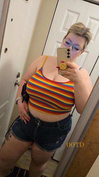 OOTD 💁🏼&zwj;♀️ https://t.co/Bxvhubv1kK