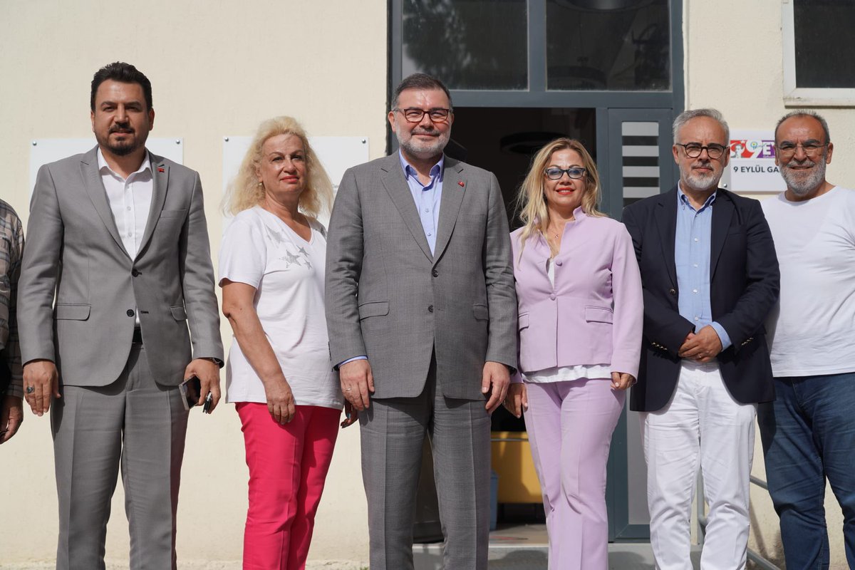 Bilalsaygili's tweet photo. İzmir Gazeteciler Cemiyeti Başkanı Sayın Dilek Gappi ve Yönetim Kurulu Üyelerini ziyaret ettik.

Misafirperverlikleri için kendilerine teşekkür ederim. https://t.co/e4Y7Xqgr3l