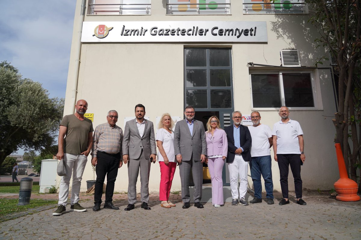 Bilalsaygili's tweet photo. İzmir Gazeteciler Cemiyeti Başkanı Sayın Dilek Gappi ve Yönetim Kurulu Üyelerini ziyaret ettik.

Misafirperverlikleri için kendilerine teşekkür ederim. https://t.co/e4Y7Xqgr3l