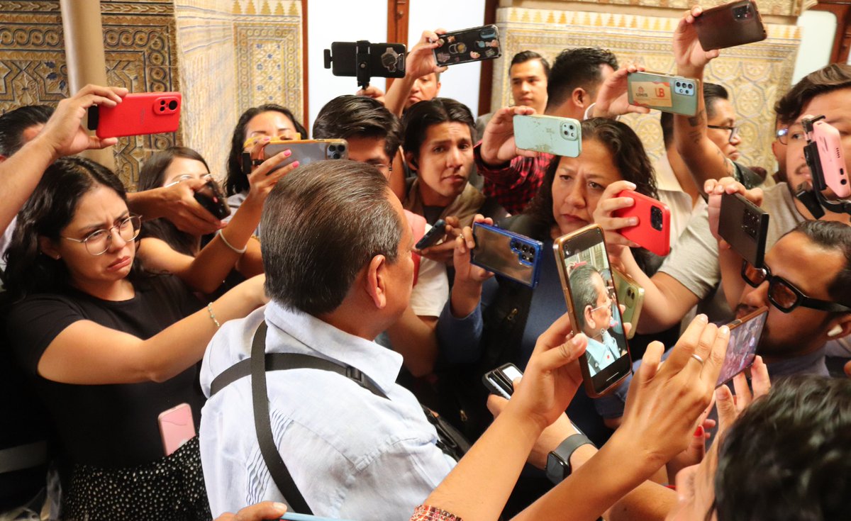 CNavarroCorro's tweet photo. Siempre es un gusto atender a mis amigas y amigos de los medios de comunicación, su labor es escencial para la ciudadanía y la democracia.

¡Les deseo una excelente jornada! https://t.co/QFdLeogHRC