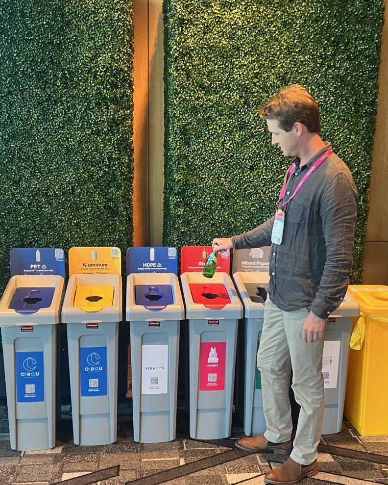 ChooseGlass's tweet photo. Circularity 24 attendees, hosted by @GreenBiz in Chicago, recycled 550 pounds of glass thanks to #DontTrashGlass partners @DIAGEO, GlassKing Recovery & Recycling, and @replenysh!
For more, visit Don't Trash Glass https://t.co/b2lw8ptrFj
#chooseglass #glassbottle #circularity24 https://t.co/beoi1cehYx