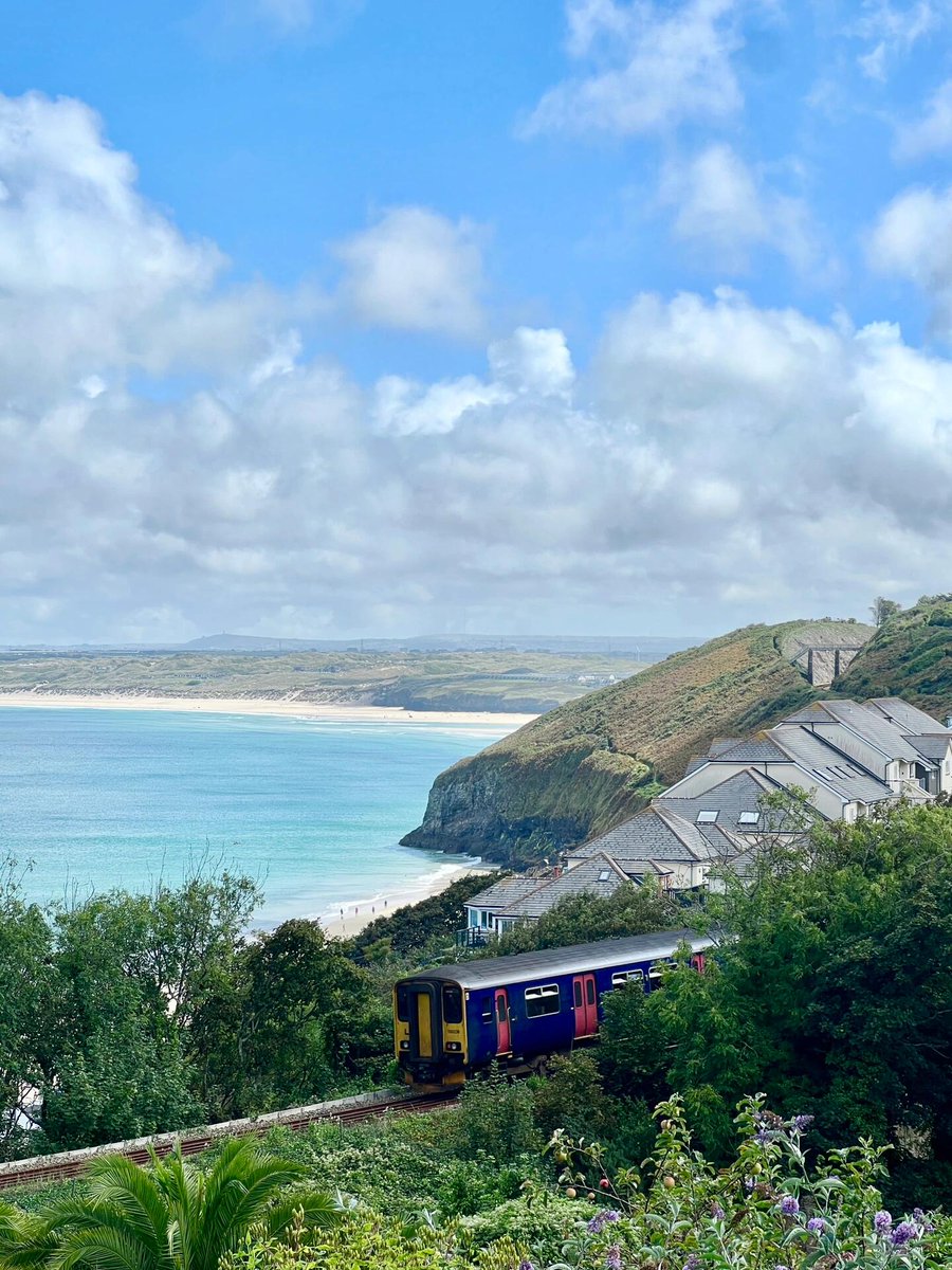 xkayacan's tweet photo. Lovely seaside cottage at Cornwall🥰🪴🌊 https://t.co/lEiugVnCU1