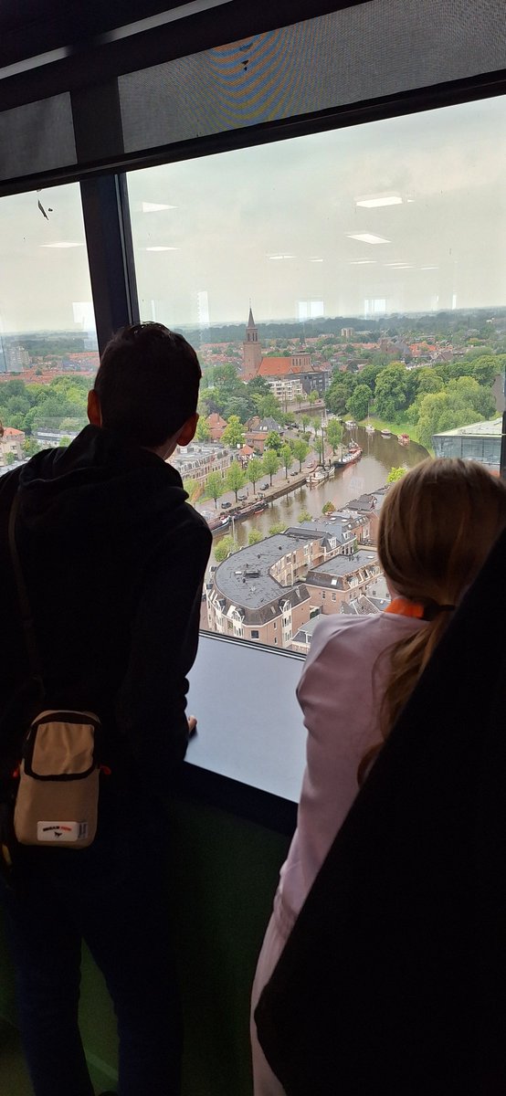 Groepen 8 <a href="/kinderkoepel/">De Kinderkoepel</a> bezochten vandaag <a href="/VodafoneZiggo/">VodafoneZiggo</a> in de Averotoren in Leeuwarden. Programmeren, heerlijke, gezonde lunch en een rondleiding op verdieping 15, 16 en 17, helemaal bovenin!
Bedankt <a href="/JINC/">JINC</a> voor de organisatie en <a href="/VodafoneZiggo/">VodafoneZiggo</a>
voor de gastvrije ontvangst!