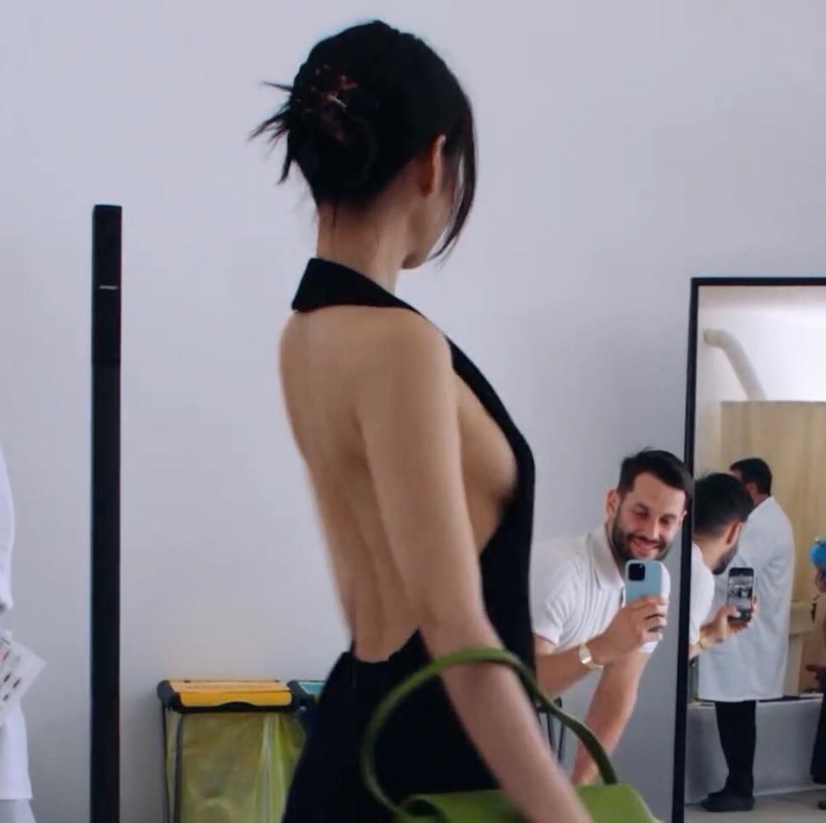 Simon Jacquemus shares a new photo with BLACKPINK's Jennie:

“You're doing amazing sweetie”