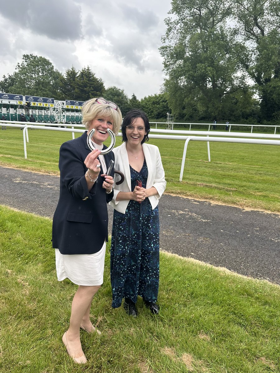 hotstonmoore's tweet image. Lovely day at Newbury Races with @fsplaw family law team - a great shame the horse “expert witness” let us down #familylaw #forensicaccountant