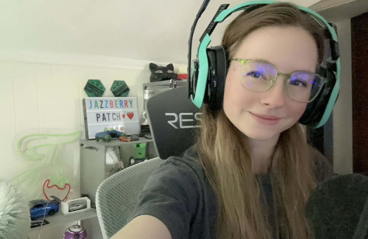 JazzberryJG's tweet photo. Live playing @PlayXDefiant on both https://t.co/bTDMgrrm63 and https://t.co/kci5iztkzO 💚 #UbisoftPartner #RespawnPartner https://t.co/lWD9mNd70Q