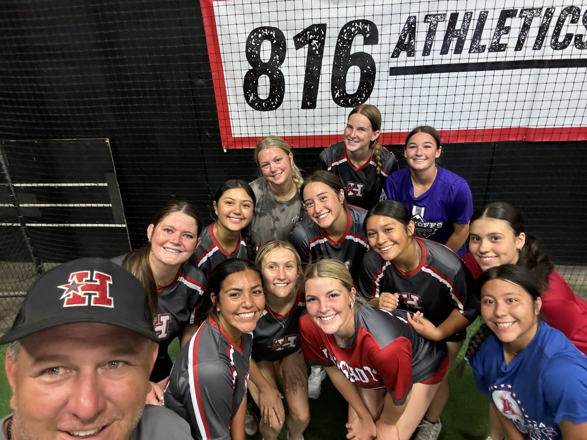 HSVillegas18u's tweet image. Thank you @816_Athletics for letting us use your cages!!!

#TeamHitting 
#TeamBonding 
#CurrentSituation