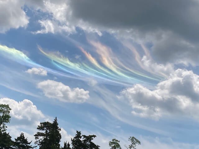 PaytonDomschke's tweet image. A spectacular show being put on by the ice crystals within these cirrus clouds spotted in #Tuckerton, NJ! These high, thin clouds are actually scattering the sun’s light making them appear rainbow-like🌈🤩

Shoutout to @6abc viewer Frank Paulin for the find while golfing!