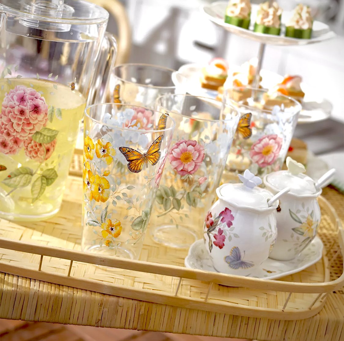 Studio24E's tweet image. We are here to elevate your summer outdoor dinning game with this Lenox 4 piece acrylic highball set from the Butterfly Meadow Collection! 🦋🍽️⛱️ 
Impress your guests today at studio24e.com 🛍️ #lenox #butterflycollection #studio24e #thurmontmd #shopsmall