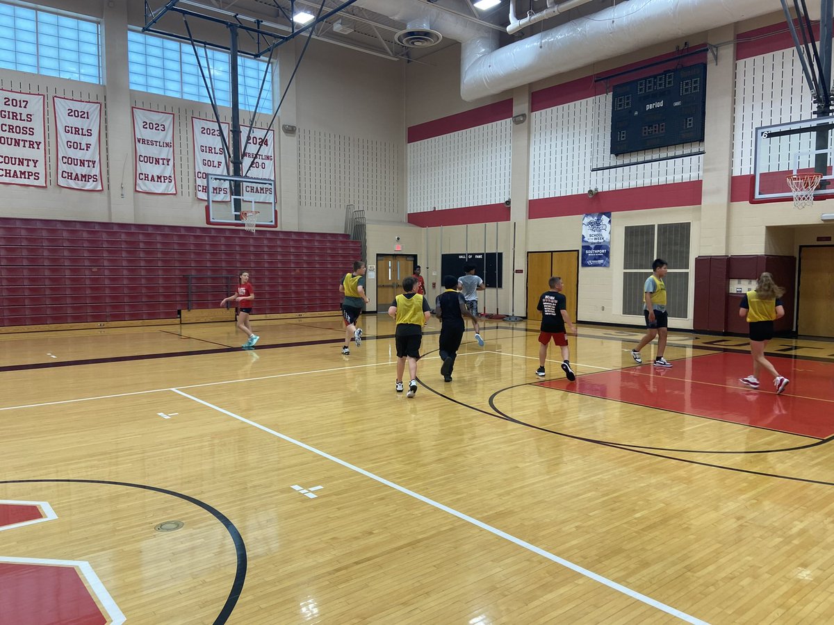 SouthportBBall's tweet photo. Middle school workouts at Southport Middle school! Next week will be the last week of workouts for June! Monday and Thursday 10am-1130! #FutureCards https://t.co/ZmXwvJZeQE