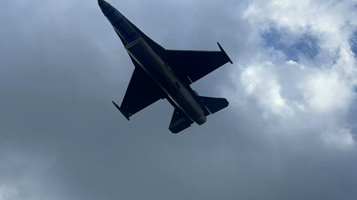 MHSEngineering1's tweet photo. Senior, Will DeBecker finished off his cap stone engineering project today by flying his ducted fan F-16 R/C Air Plane around our High School today!

Great Job Will!  We are so proud of you!

@marlborosd @HVmanufacturing @FliteTest https://t.co/rClBAOkpvW