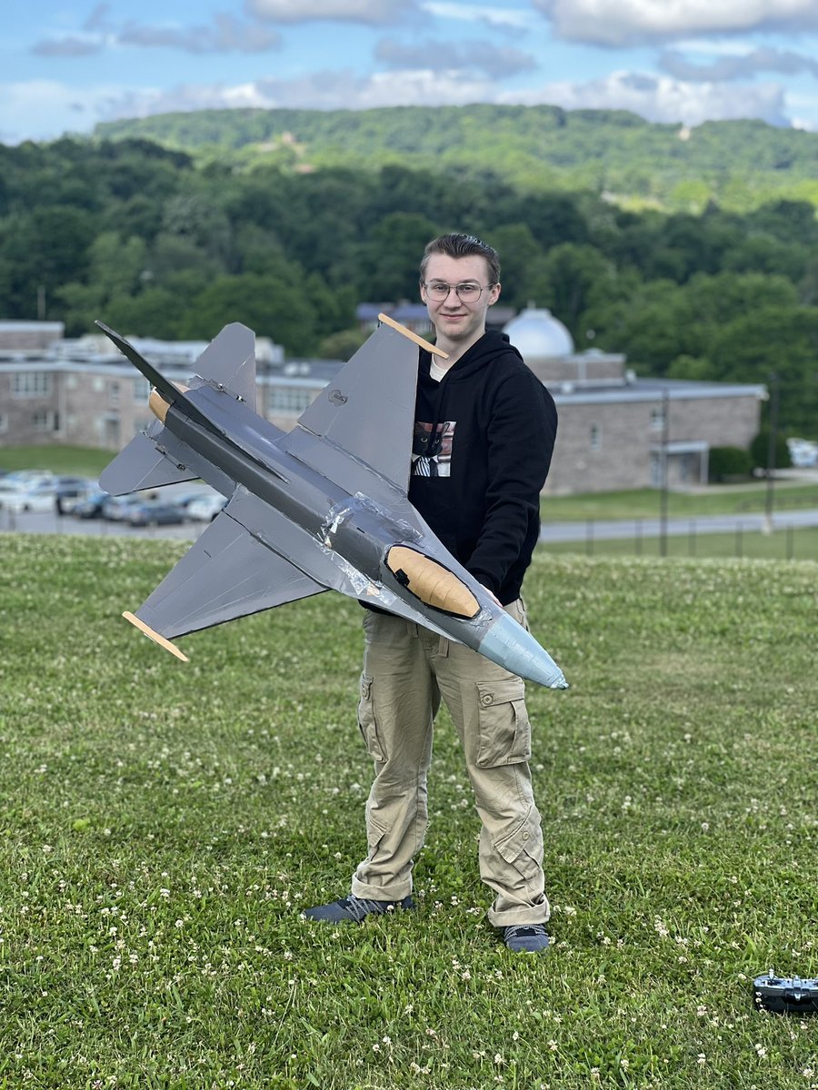 MHSEngineering1's tweet photo. Senior, Will DeBecker finished off his cap stone engineering project today by flying his ducted fan F-16 R/C Air Plane around our High School today!

Great Job Will!  We are so proud of you!

@marlborosd @HVmanufacturing @FliteTest https://t.co/rClBAOkpvW