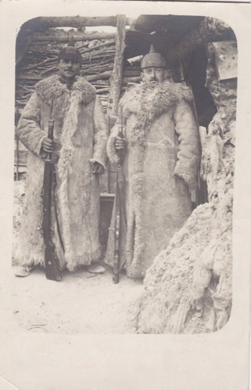 TVHistoryja's tweet photo. ❄️ Немцы ў кажухах недзе на ўсходнім фронце Першай Сусветнай

Лакацыя невядомая. З вялікай верагоднасцю — Беларусь або якая Валынь. https://t.co/a1z7XuxJrc