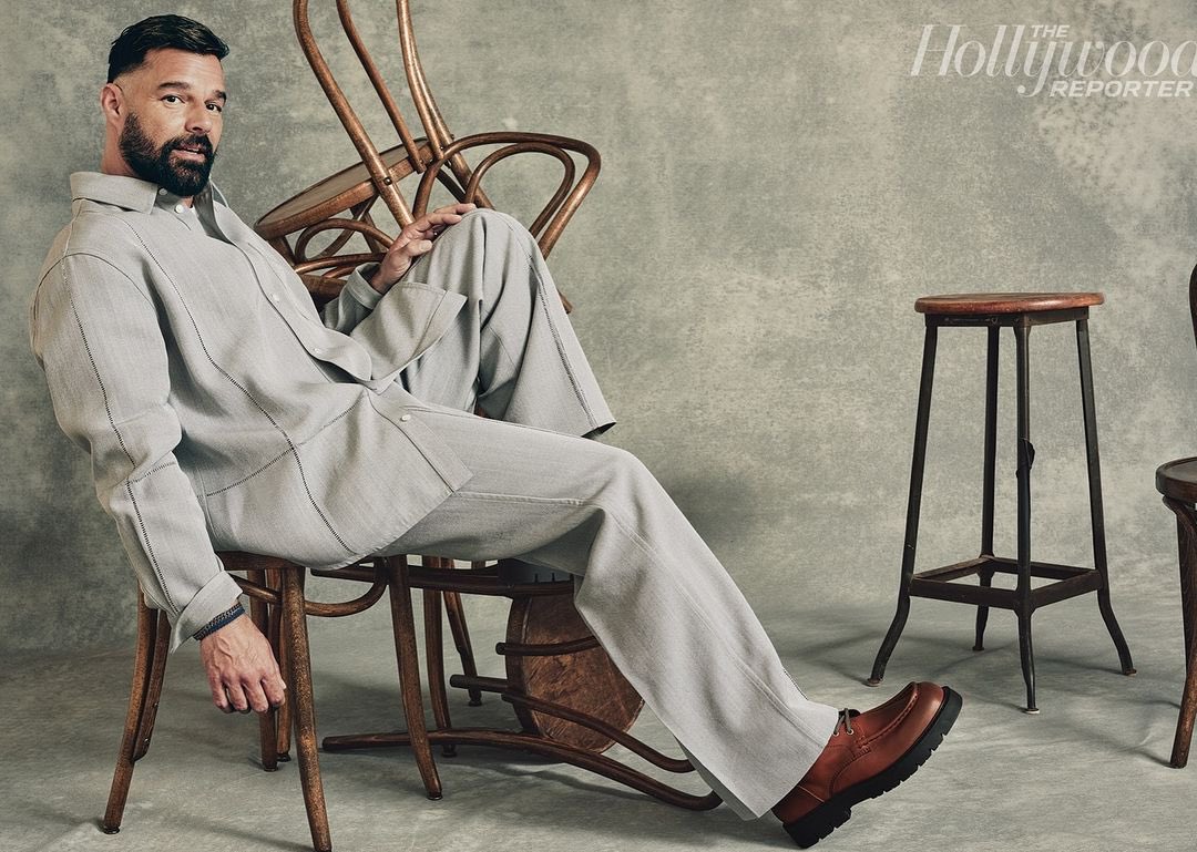 ricky_martin's tweet photo. What a pleasure to sit at a round table with these gentleman I admire so much. Very funny and a thought-provoking conversation. Such a great time. You can’t miss it. 

John Goodman
Kelsey Grammer
Theo James
Anthony Mackie 
Bowen Yang 
Photographer: Beau Grealy 
Artistic & Fashion Director: Alison Edmond
Moderator: Mikey O’Connell 
Location: The Georgian Hotel