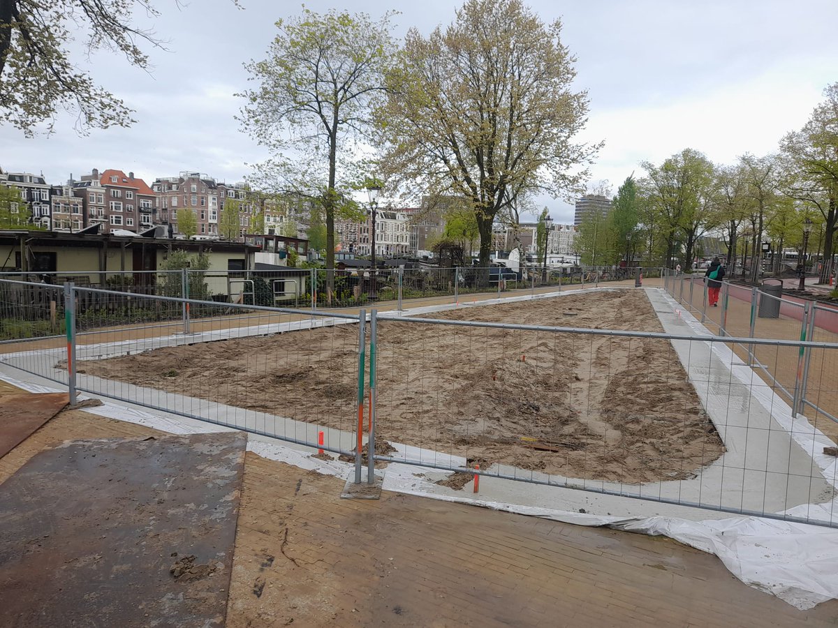 rschepbeton's tweet photo. De bewonerstuintjes op de Weesperzijde te Amsterdam zijn ook bijna klaar, dat wordt aanvullen en planten, leuke klus voor @bam https://t.co/CdUjyMJUUr