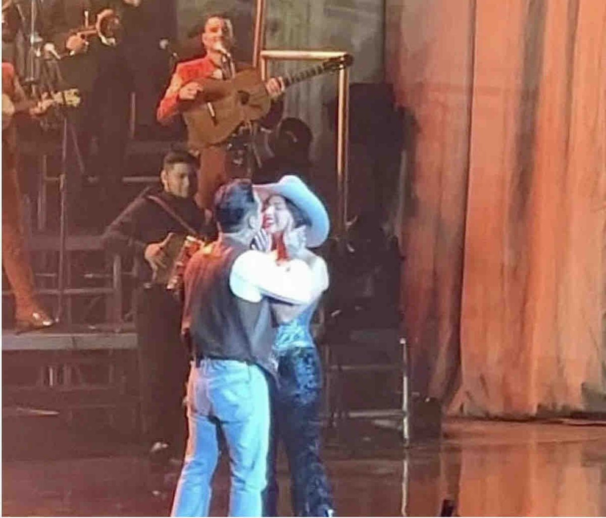 Guarromantico_'s tweet image. Mi ex: Vamos a darnos un tiempo

El a la semana: